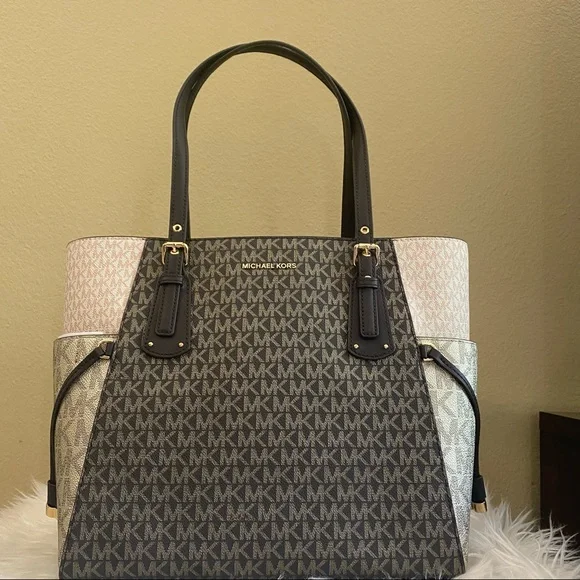 Last one✨Michael Kors large voyager shoulder tote bag - Picture 3 of 16